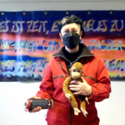 Es ist Zeit – Sprühen auf LKW-Plane – 125x250cm – 2026